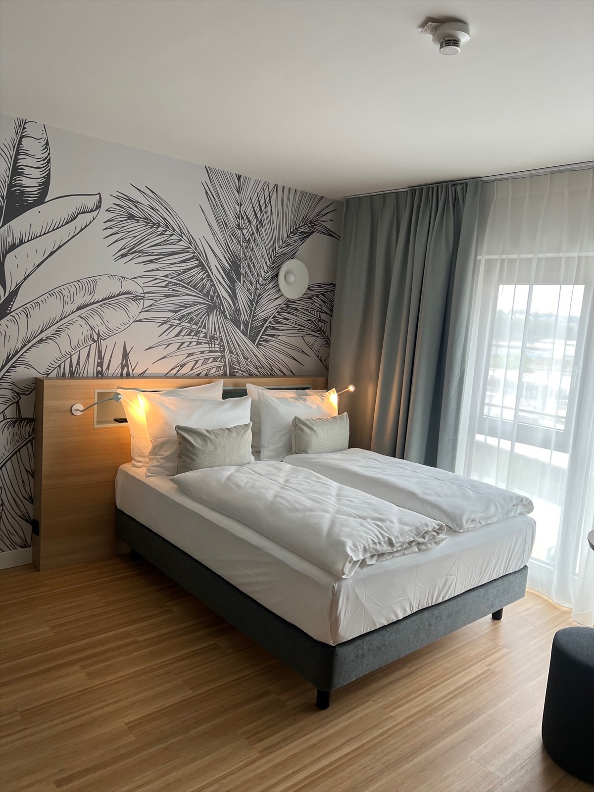 Ausgestattetes Hotelzimmer im ADAGIO Stuttgart NeckarPark